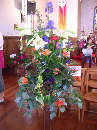 Flower Festival Arrangements 2006 044